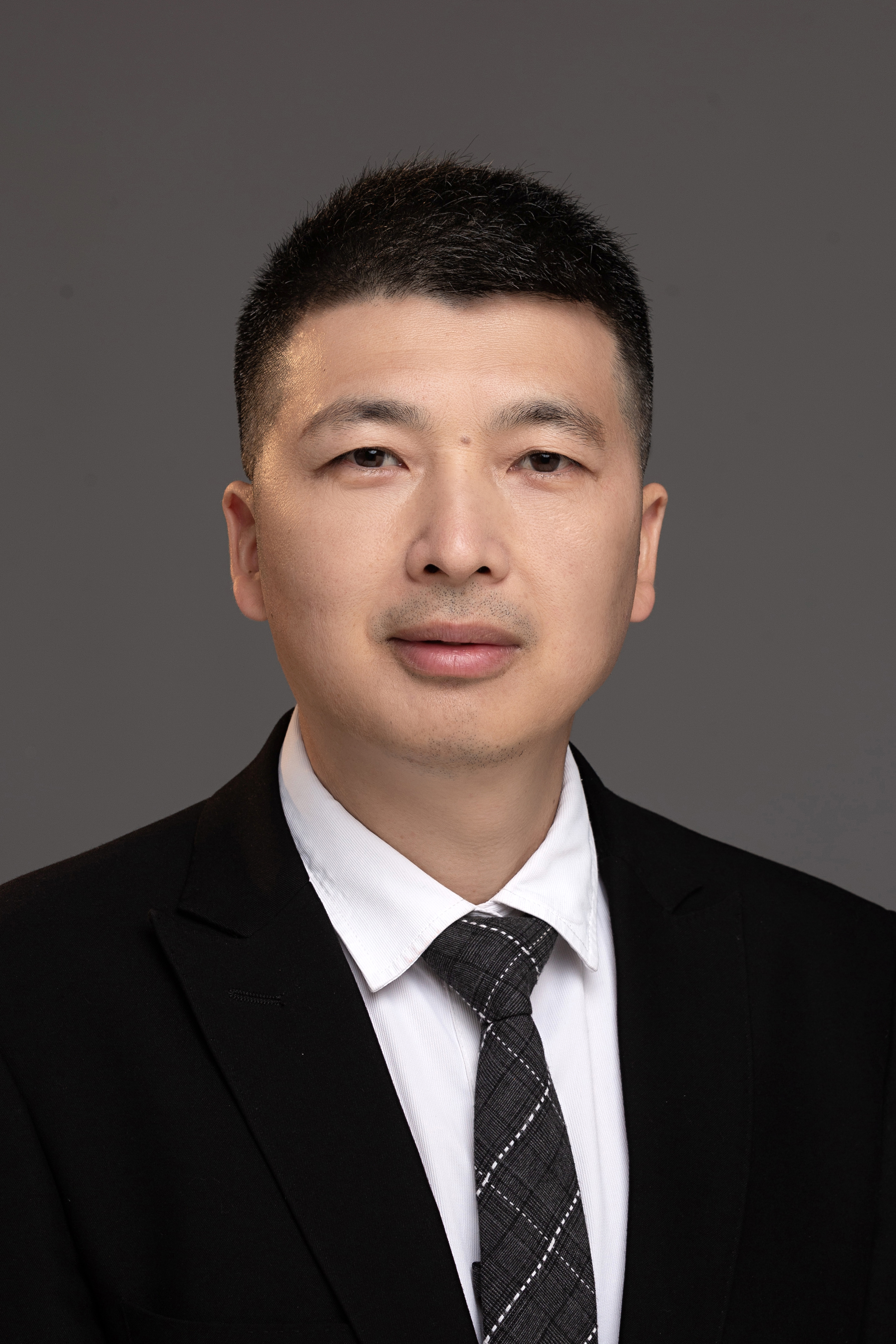 李偉